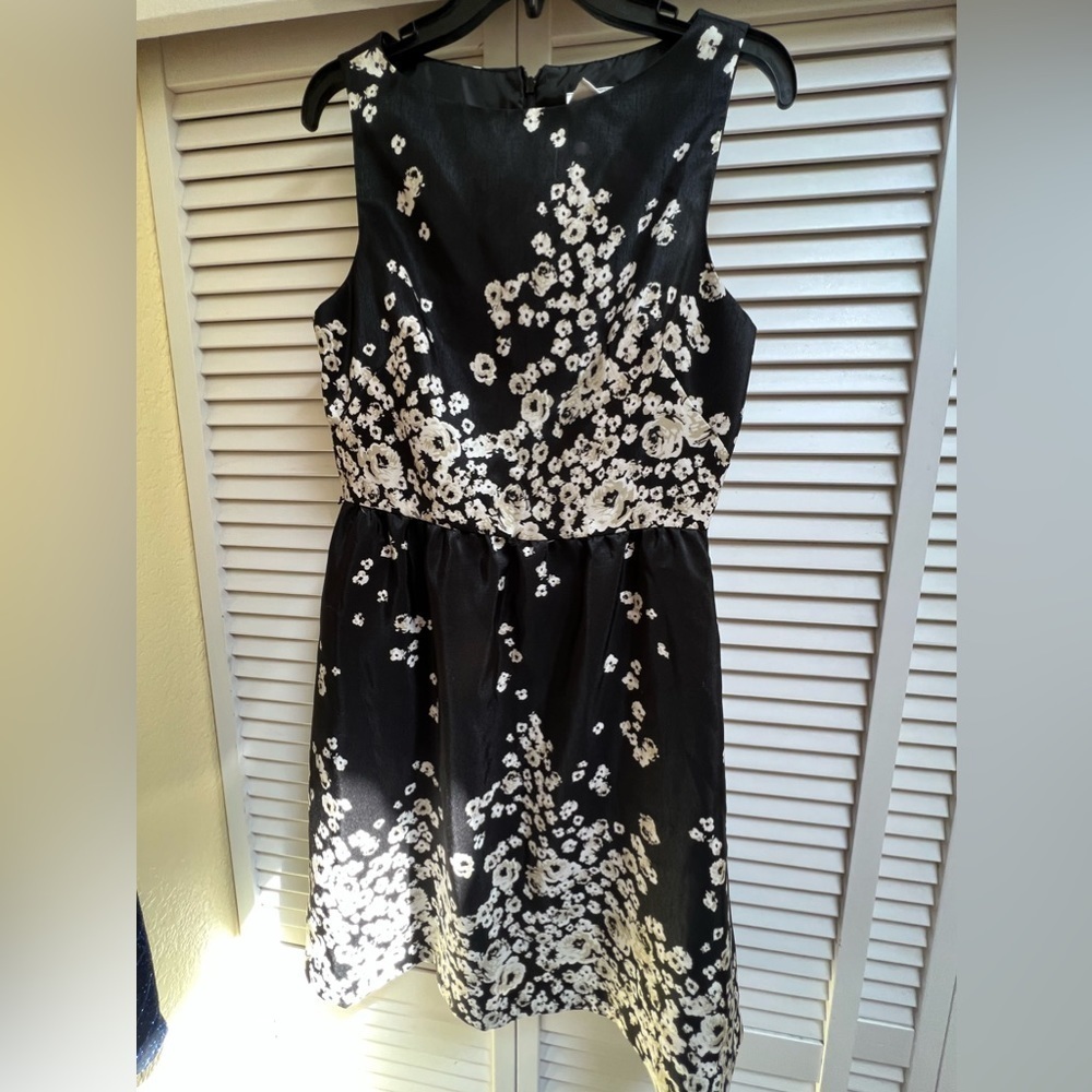 Women’s Sz 8 Black Floral Dress